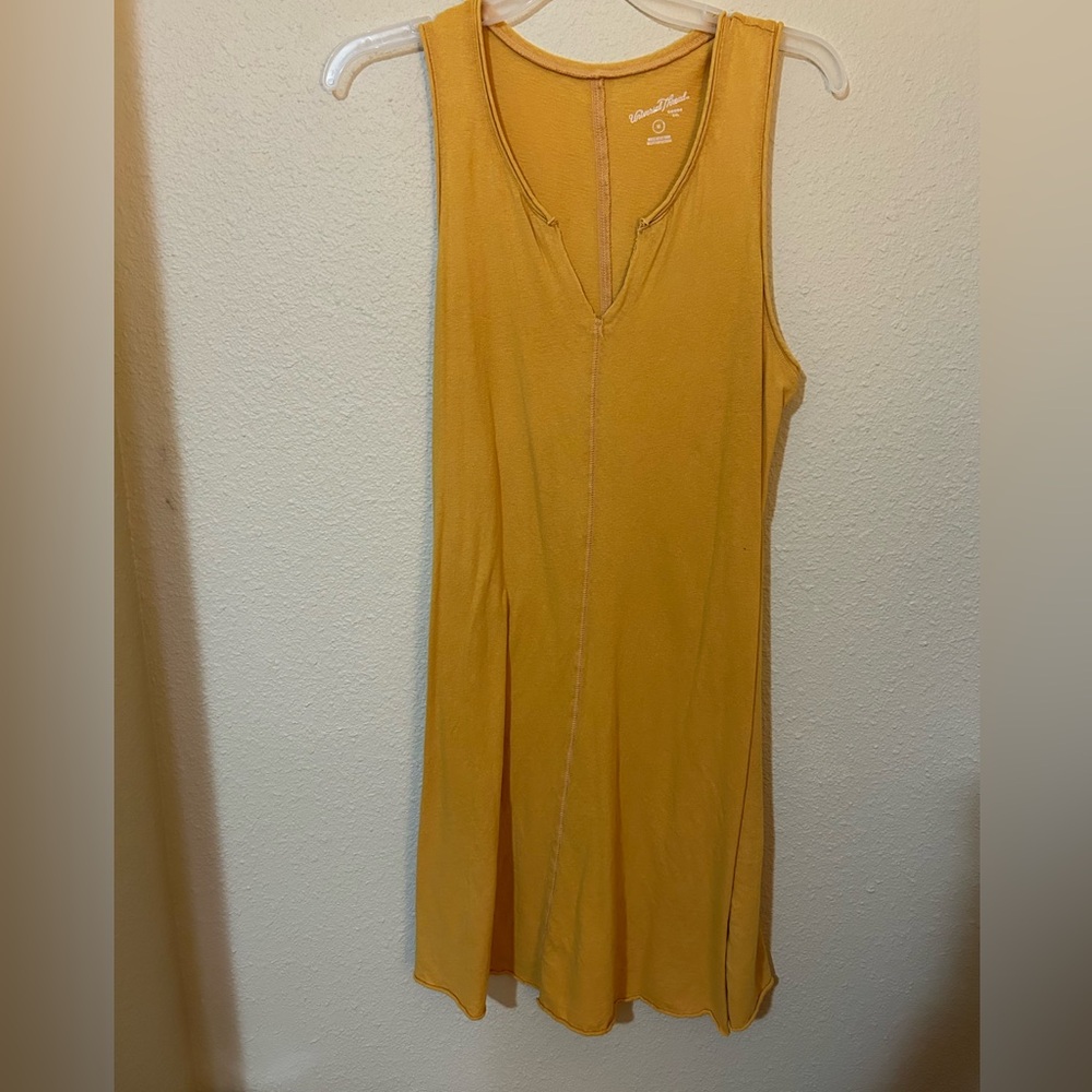 Universal Tgread Large yellow sun dress